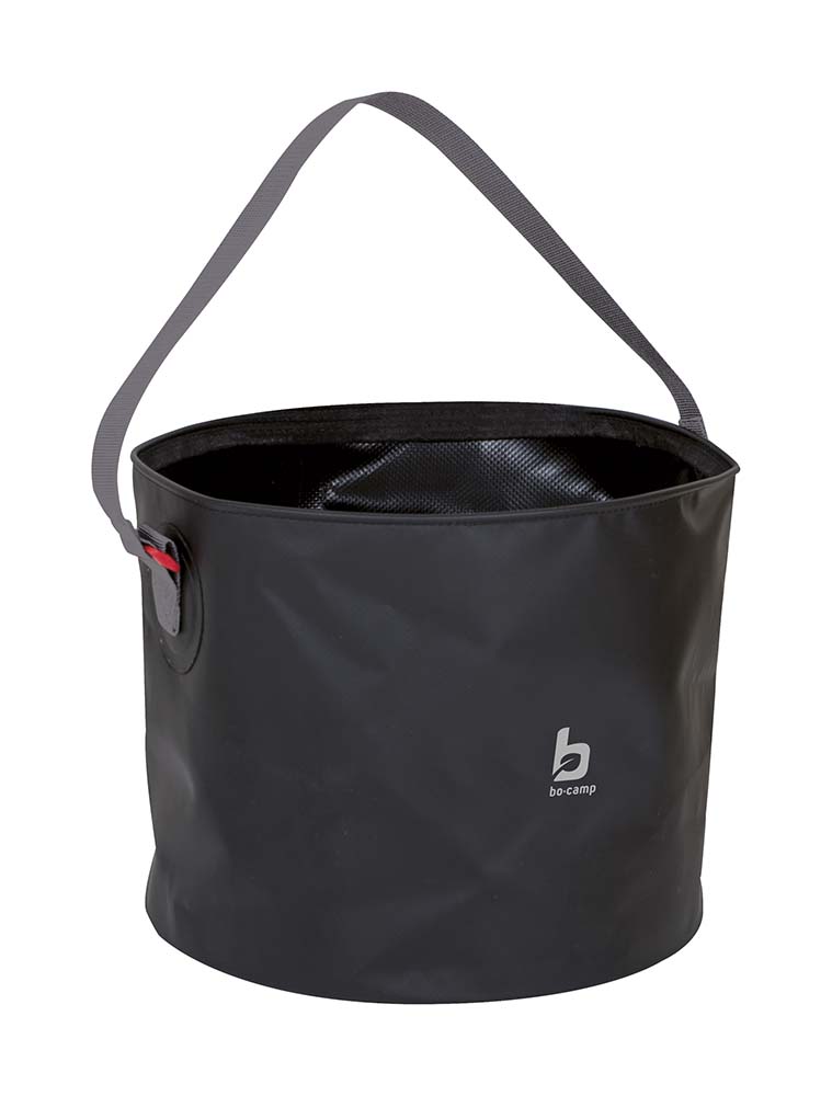 6603075 A foldable bucket. Easily foldable thanks to the pop-up system. This bucket features a solid handle. Folds down very flat to a thickness of only 3.5 centimetres.