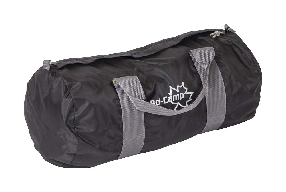 7501000 Een lichtgewicht duffelbag. Deze multifunctionele tas is gemaakt van 420D polyester met PU coating. Voorzien van een opberghoes, de opberghoes is ook ideaal te gebruiken als binnentasje. Voorzien van mesh opbergvakjes.