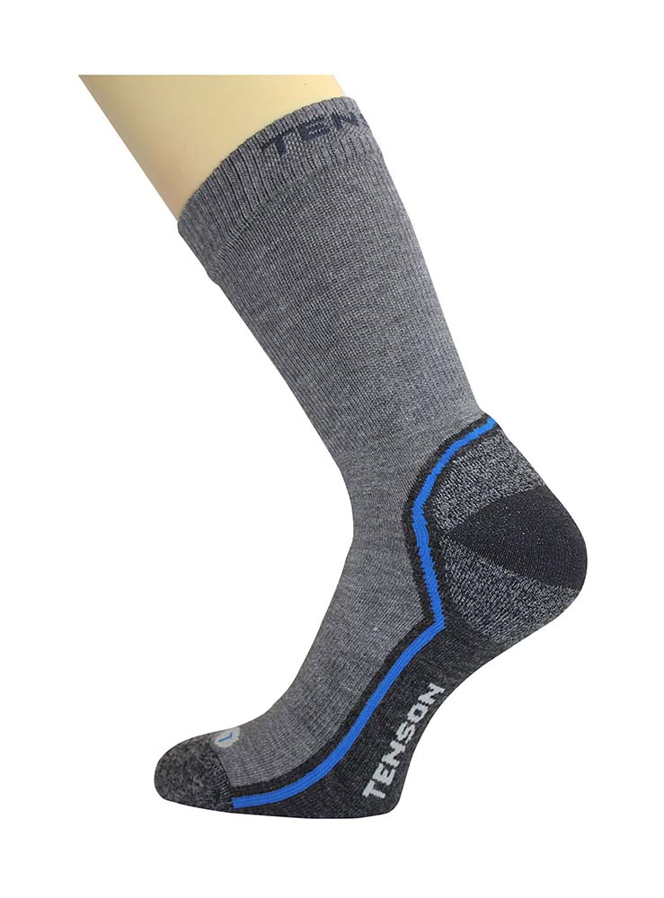 7920400 A pair of anatomically shaped high performance crew socks. With comfortable elastic upper edge keeping the socks firmly in place. The socks are provided with a shock-absorbing sole and heel. The seamless toe tip and reinforced heel and toe protection ensure firm comfort. In addition, the socks are provided with an airpush system which ensures rapid removal of perspiration, prevents perspiration and irritation and ensures dry feet.