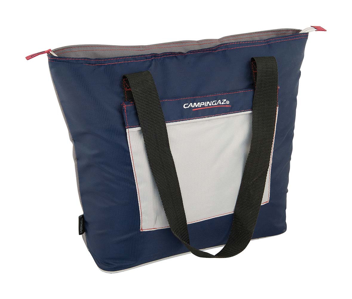 8811726 A sturdy cooler bag. This foldable cooler bag is equipped with good insulation. Offers space for 3 x 1.5 litres bottles The bag has sturdy straps and a large front pocket.